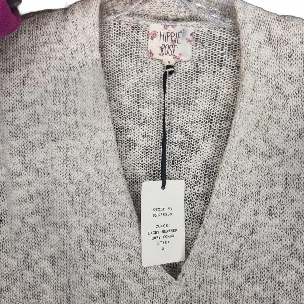 Hippie Rose Junior's Light Heather Gray V-Neck Long Sleeve Knit Sweater Small - Picture 4 of 4